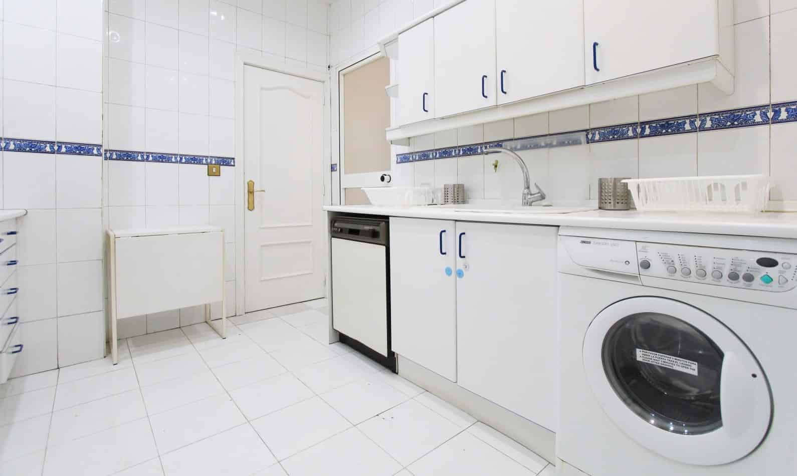 Amado Nervo, Madrid - Madrid, Spain - Kitchen