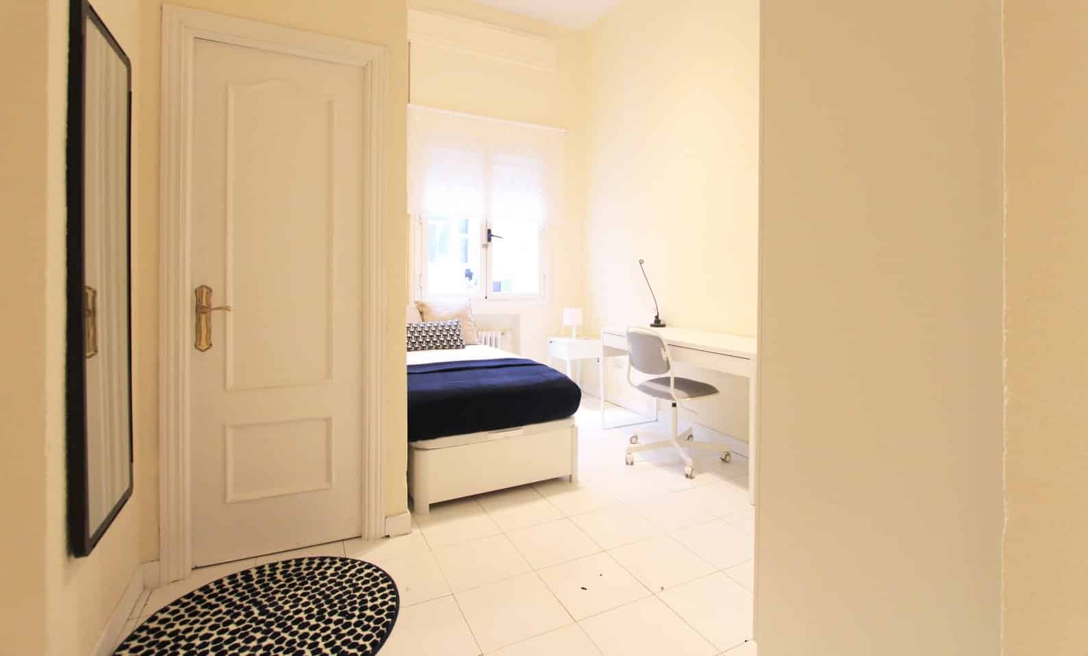 Bathroom?w=400&h=260&fit=crop&q=40&auto=format&trim=auto