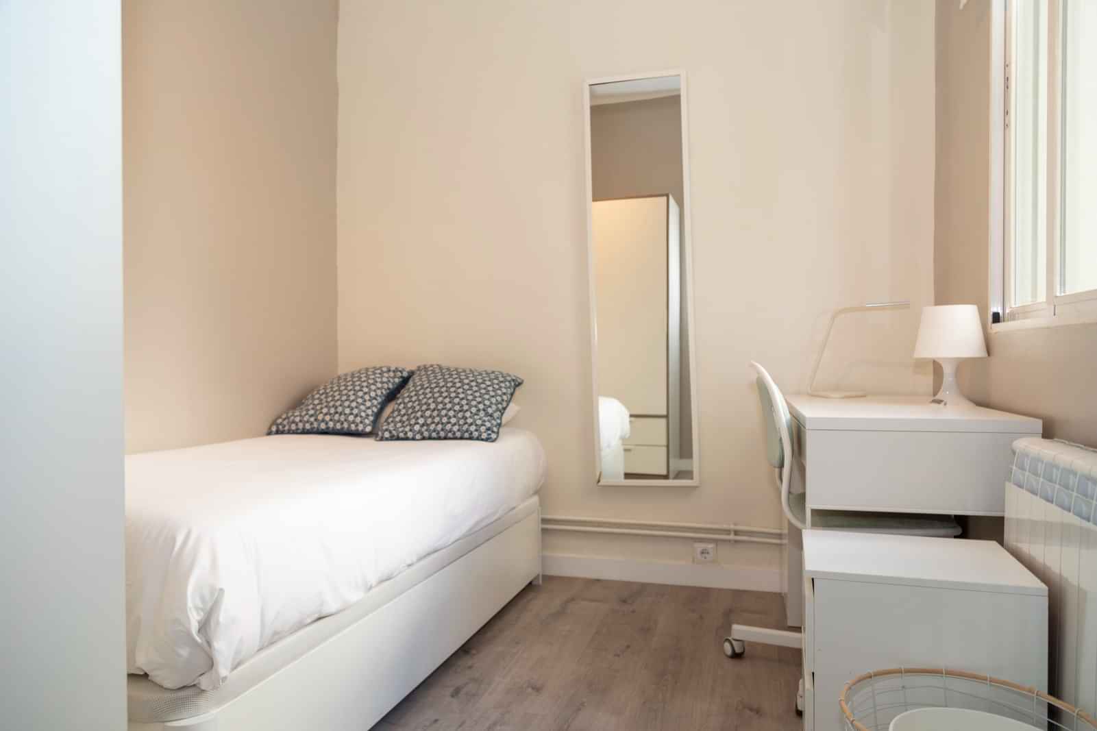 Kitchen?w=400&h=260&fit=crop&q=40&auto=format&trim=auto