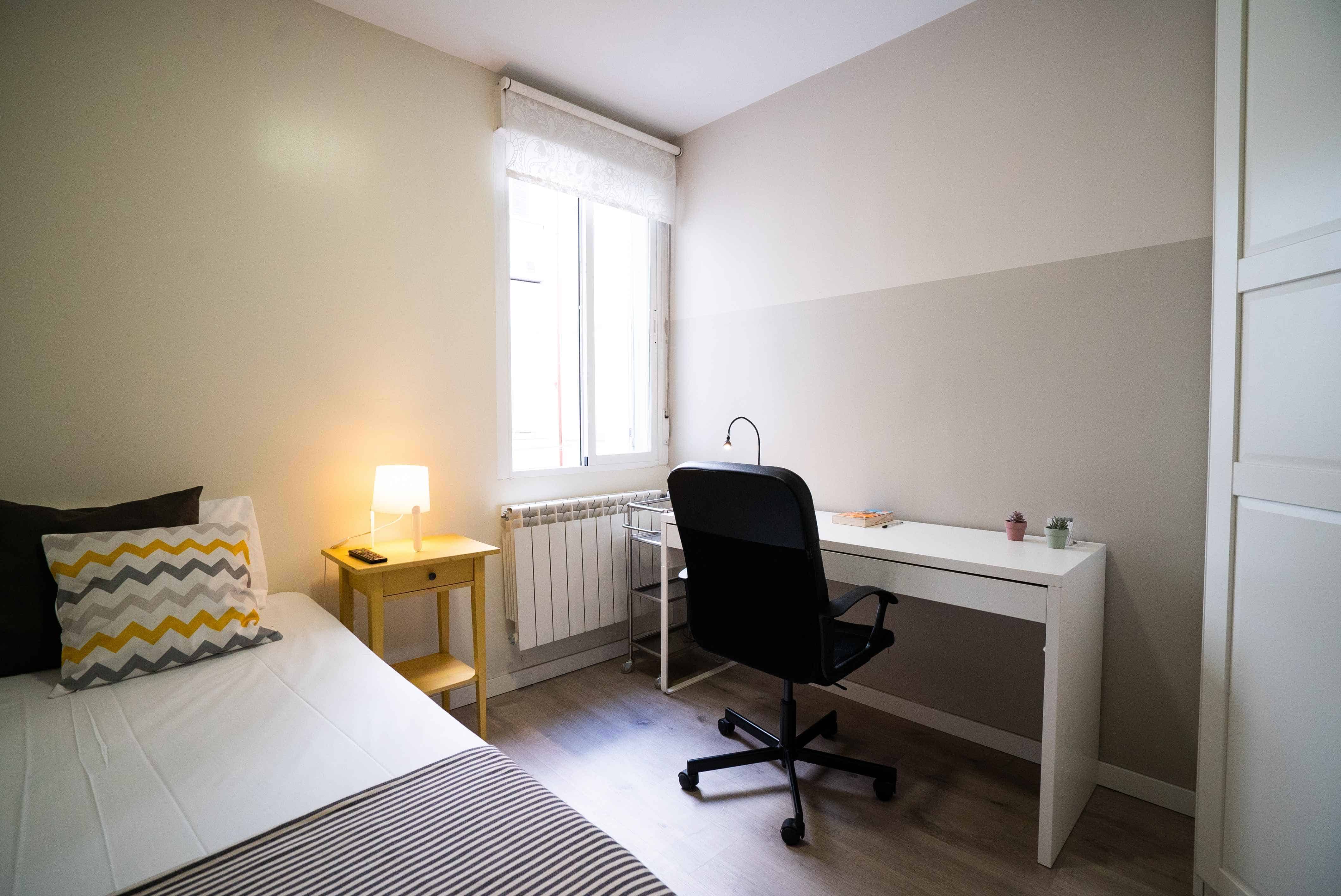 Bathroom?w=400&h=260&fit=crop&q=40&auto=format&trim=auto