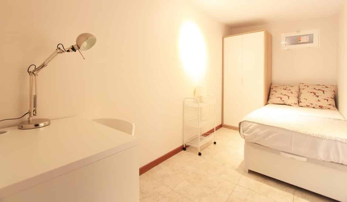 Kitchen?w=400&h=260&fit=crop&q=40&auto=format&trim=auto