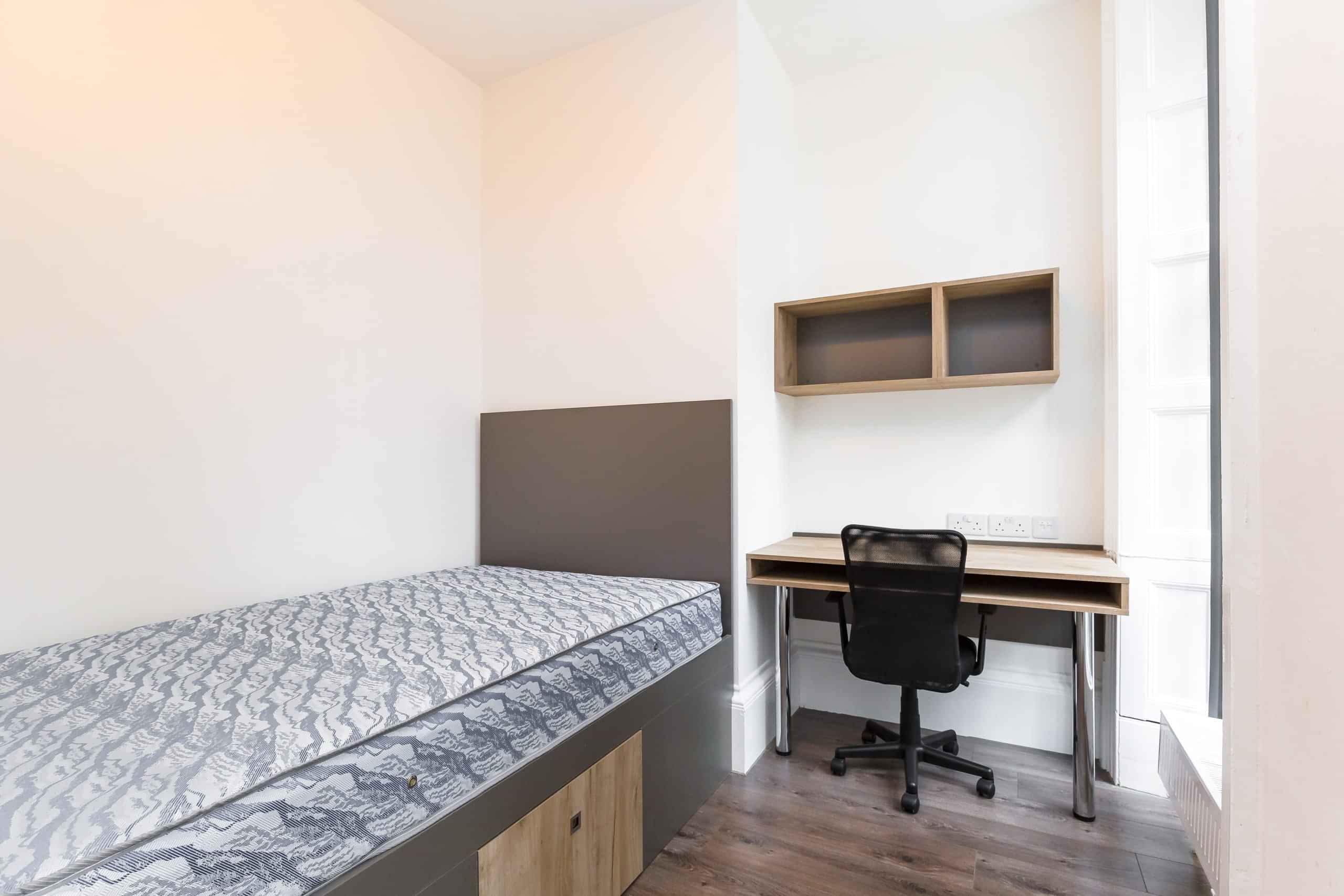 Common Area?w=400&h=260&fit=crop&q=40&auto=format&trim=auto