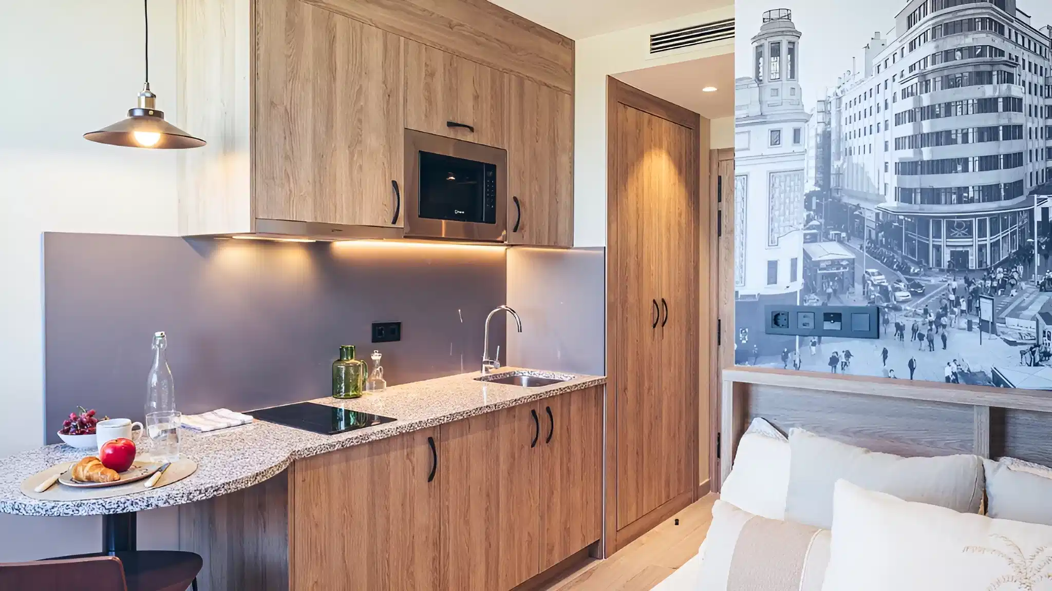 Amenities?w=400&h=260&fit=crop&q=40&auto=format&trim=auto