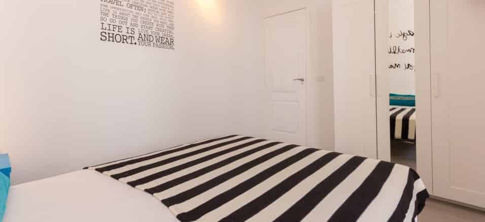 Kitchen?w=400&h=260&fit=crop&q=40&auto=format&trim=auto