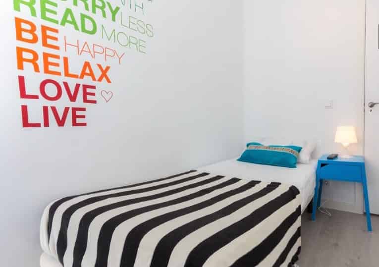 Kitchen?w=400&h=260&fit=crop&q=40&auto=format&trim=auto