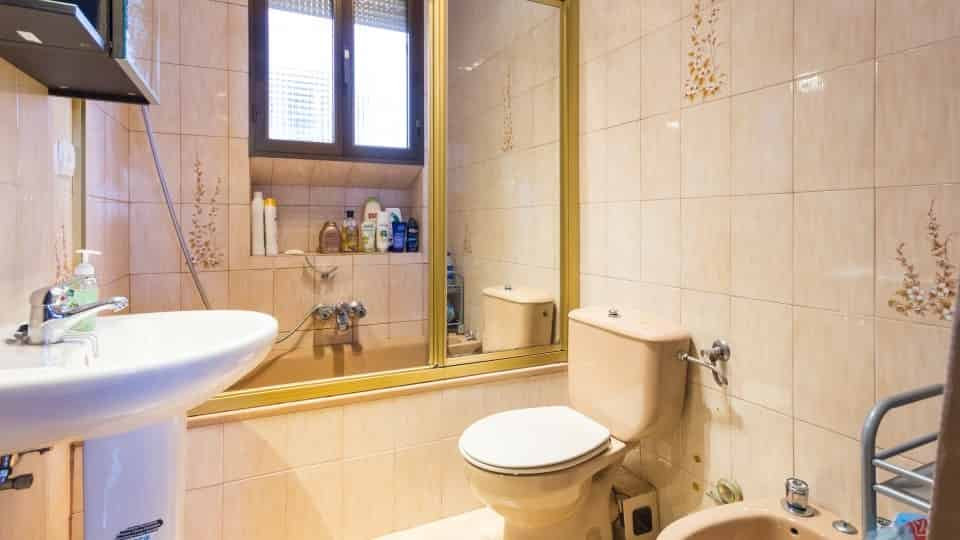 Donoso Cortes, Madrid - Madrid, Spain - Bathroom