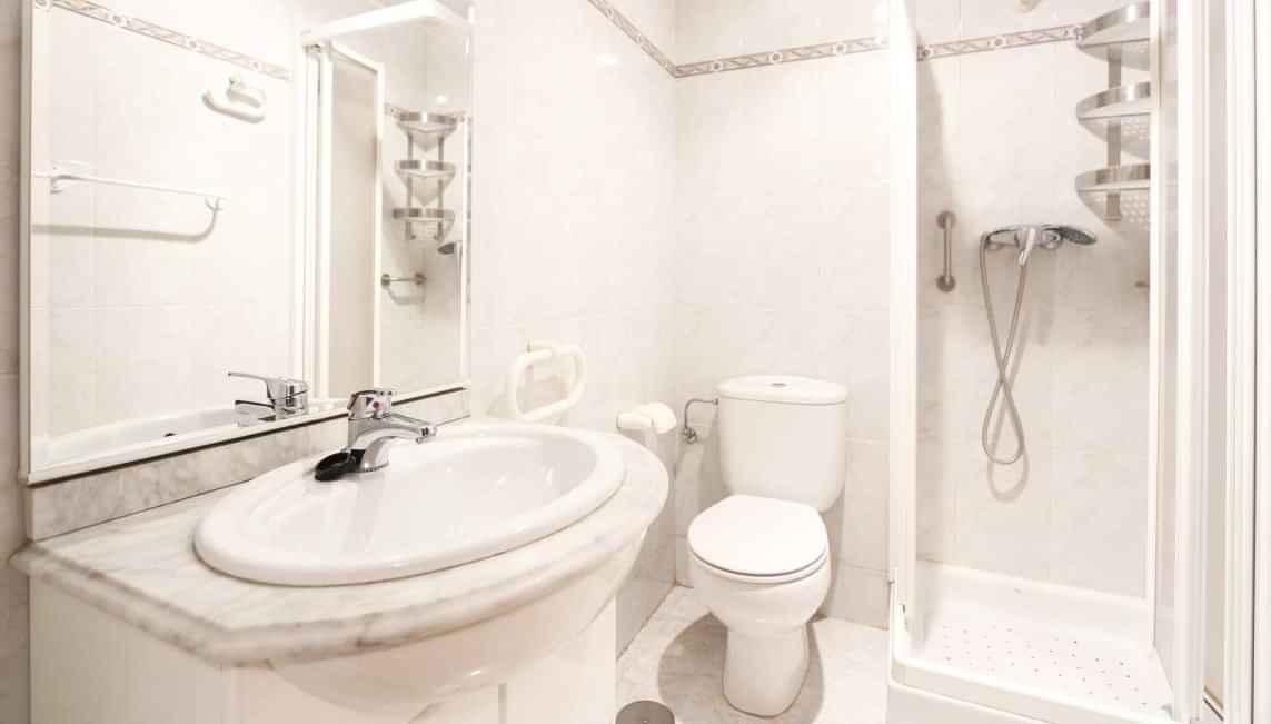 Estanislao Figueras, Madrid - Madrid, Spain - Bathroom