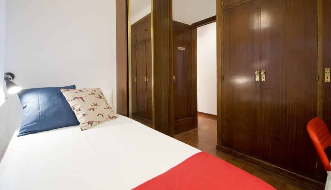 Kitchen?w=400&h=260&fit=crop&q=40&auto=format&trim=auto