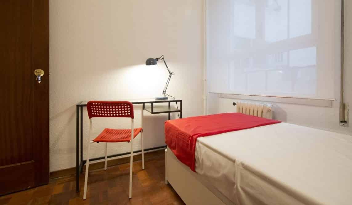 Kitchen?w=400&h=260&fit=crop&q=40&auto=format&trim=auto