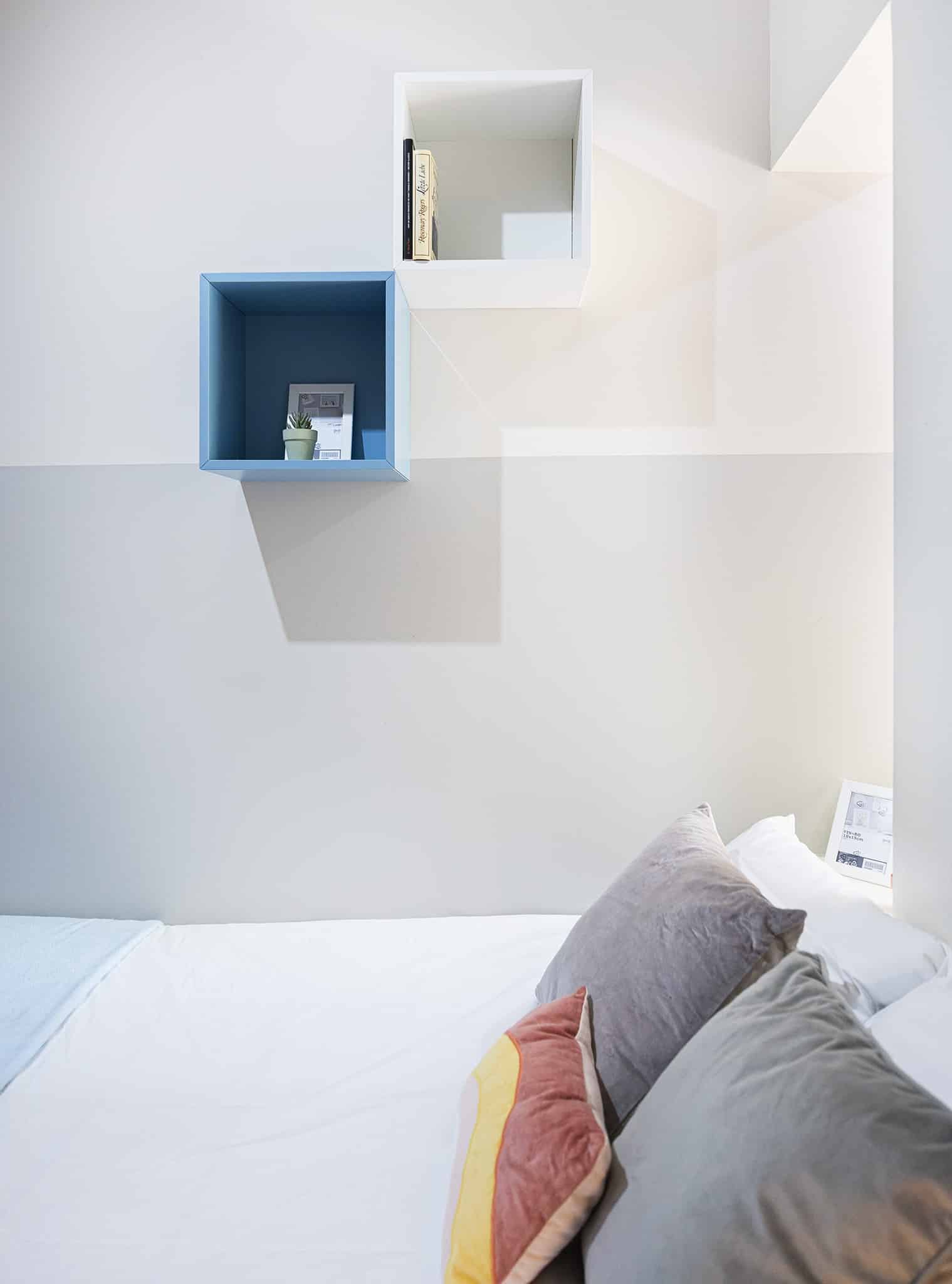 Bathroom?w=400&h=260&fit=crop&q=40&auto=format&trim=auto