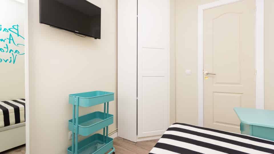 Common Area?w=400&h=260&fit=crop&q=40&auto=format&trim=auto