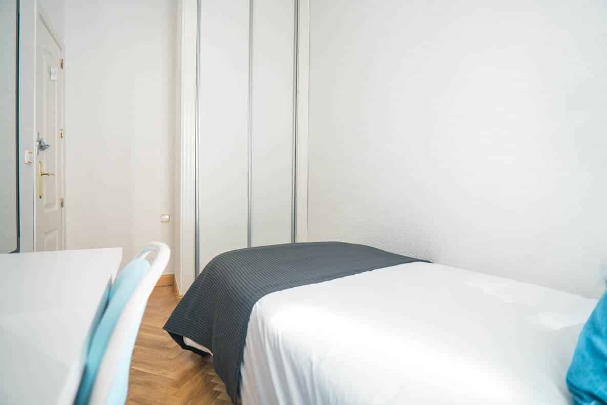 Kitchen?w=400&h=260&fit=crop&q=40&auto=format&trim=auto