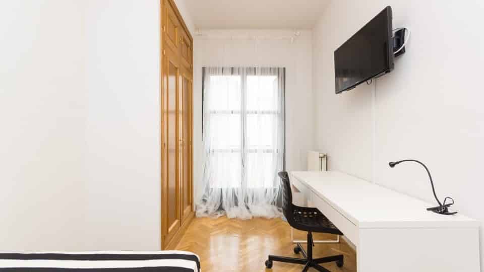 Kitchen?w=400&h=260&fit=crop&q=40&auto=format&trim=auto