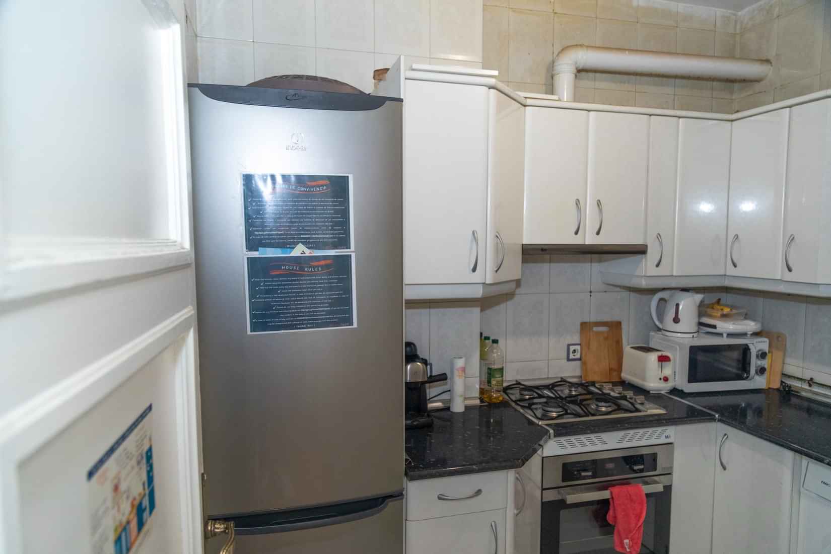 Palos De La Frontera, Madrid - Madrid, Spain - Kitchen