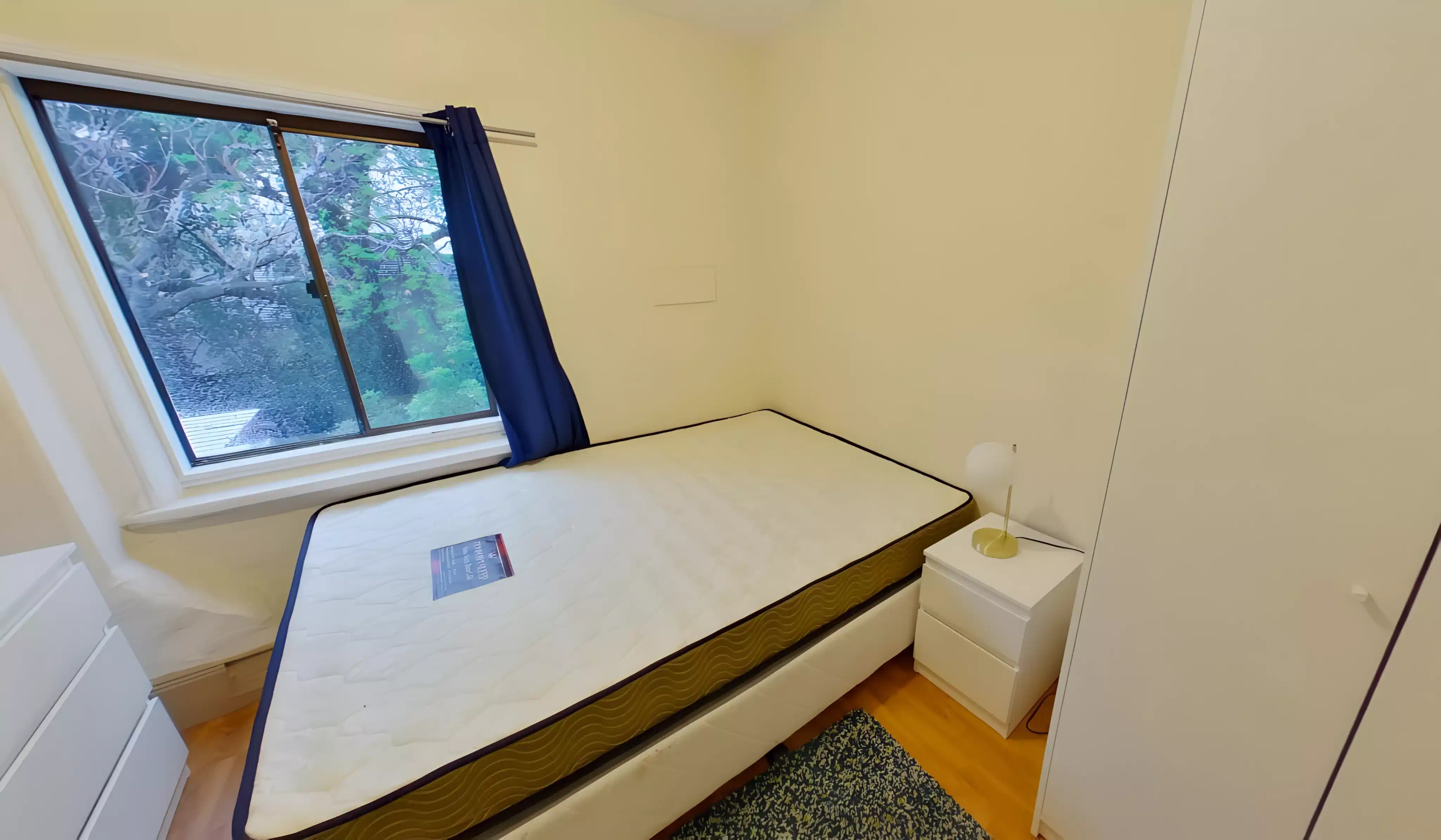 Common Area?w=400&h=260&fit=crop&q=40&auto=format&trim=auto