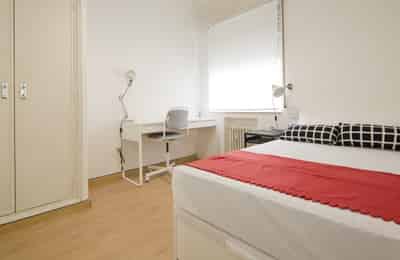 Bathroom?w=400&h=260&fit=crop&q=40&auto=format&trim=auto