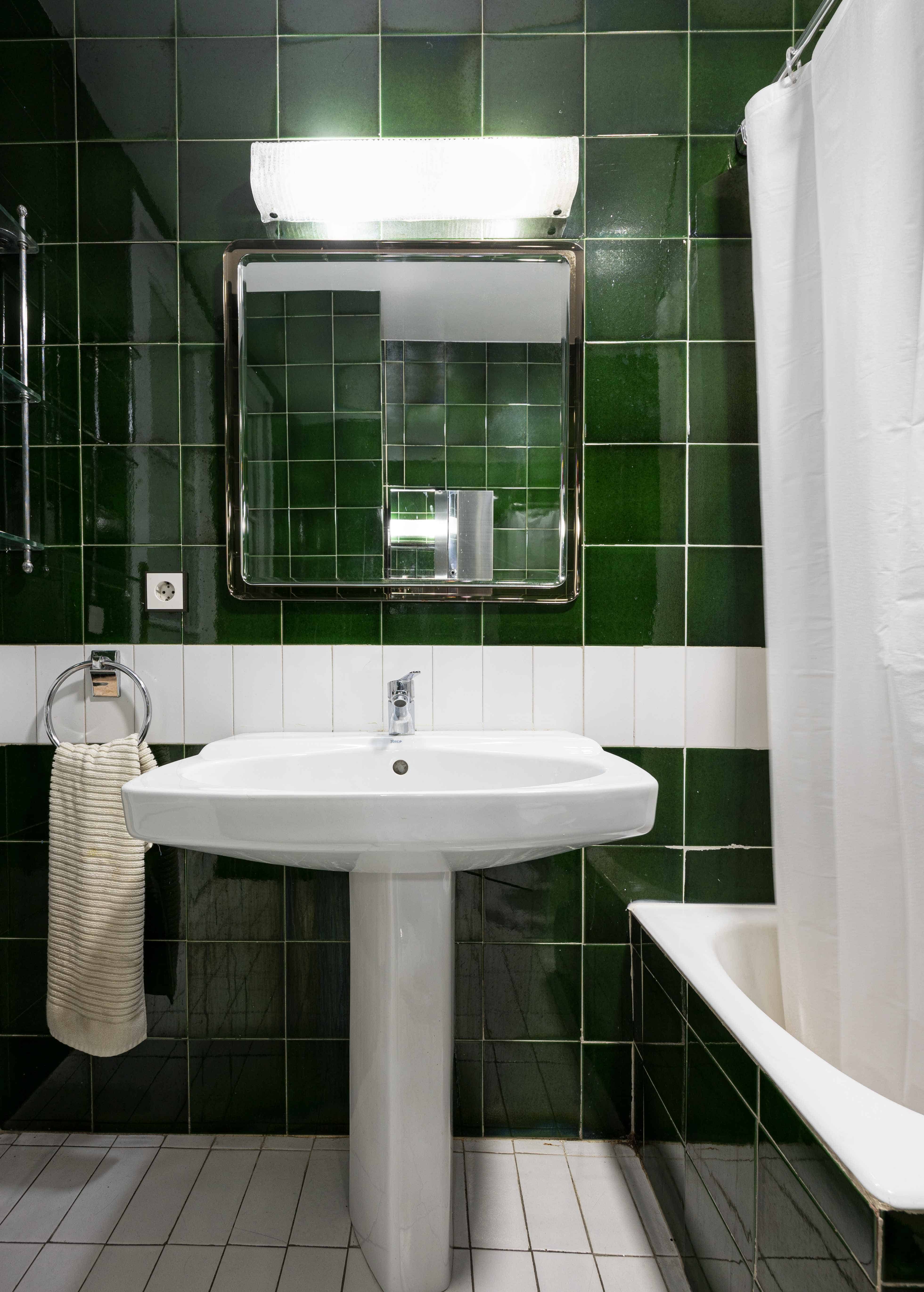 Sagasta, Madrid - Madrid, Spain - Bathroom