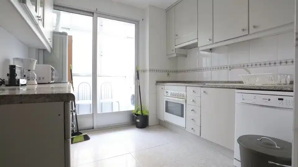 Paseo De La Castellana, Madrid - Madrid, Spain - PC1-HAB7 - Kitchen