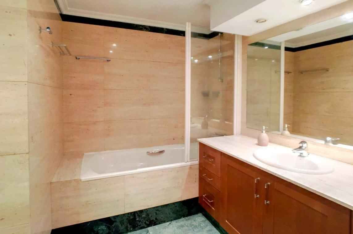 San Bernardo, Madrid - Madrid, Spain - Bathroom