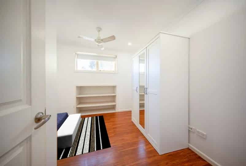 Room in a 4 Bedroom Apartment, 454 Cleveland Street, Surry Hills, Sydney - Sydney, New South Wales, Australia - Room 4 (STD) - Amenities