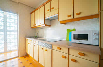 Monforte De Lemos Avenue, Madrid - Madrid, Spain - Kitchen