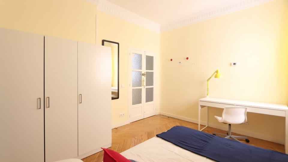 Bathroom?w=400&h=260&fit=crop&q=40&auto=format&trim=auto