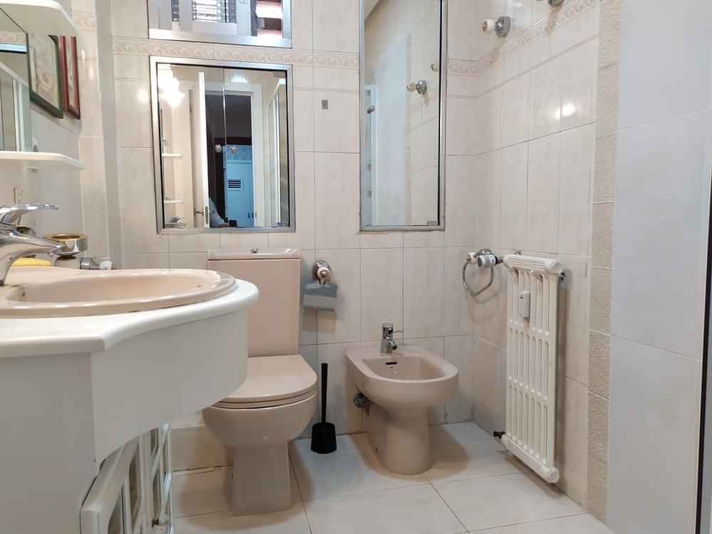 Avenida De Portugal, Madrid - Madrid, Spain - Bathroom