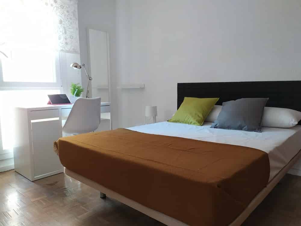 Amenities?w=400&h=260&fit=crop&q=40&auto=format&trim=auto