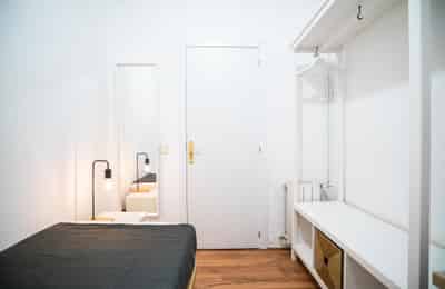 Amenities?w=400&h=260&fit=crop&q=40&auto=format&trim=auto