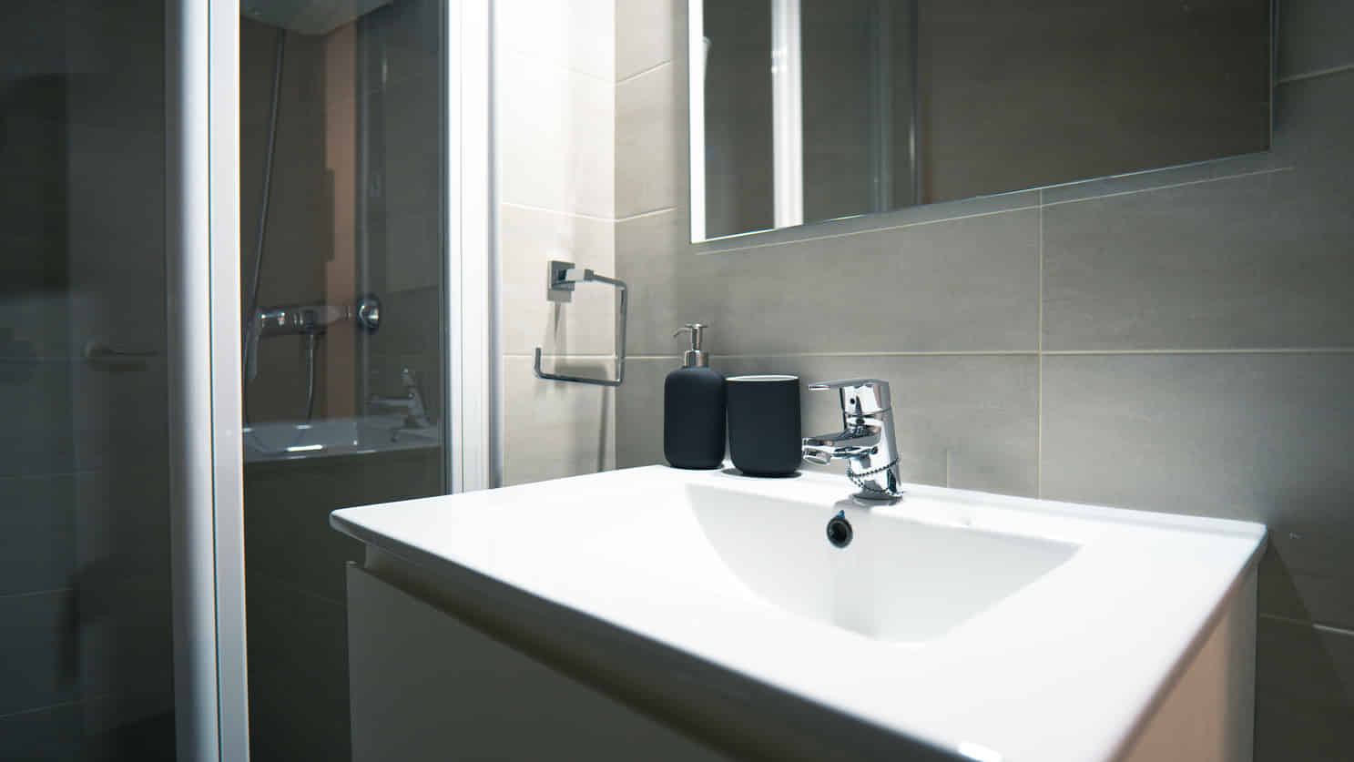 Francisco Silvela, Madrid - Madrid, Spain - Bathroom