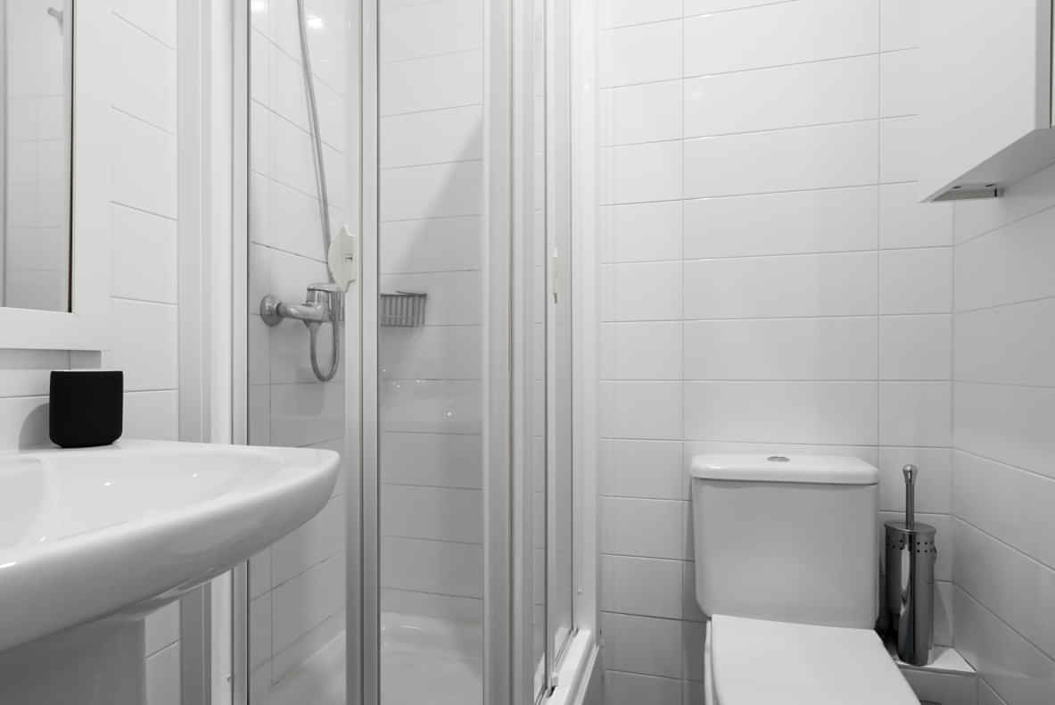 Fernandez De Los Rios, Madrid - Madrid, Spain - Bathroom