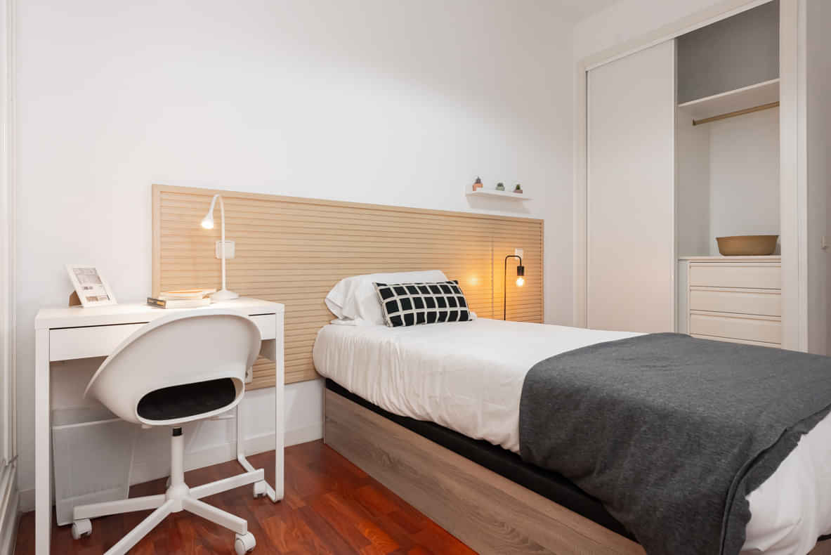 Bathroom?w=400&h=260&fit=crop&q=40&auto=format&trim=auto