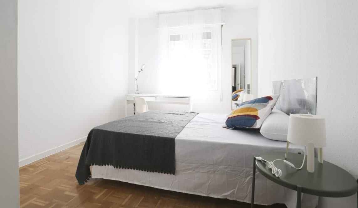 Bathroom?w=400&h=260&fit=crop&q=40&auto=format&trim=auto