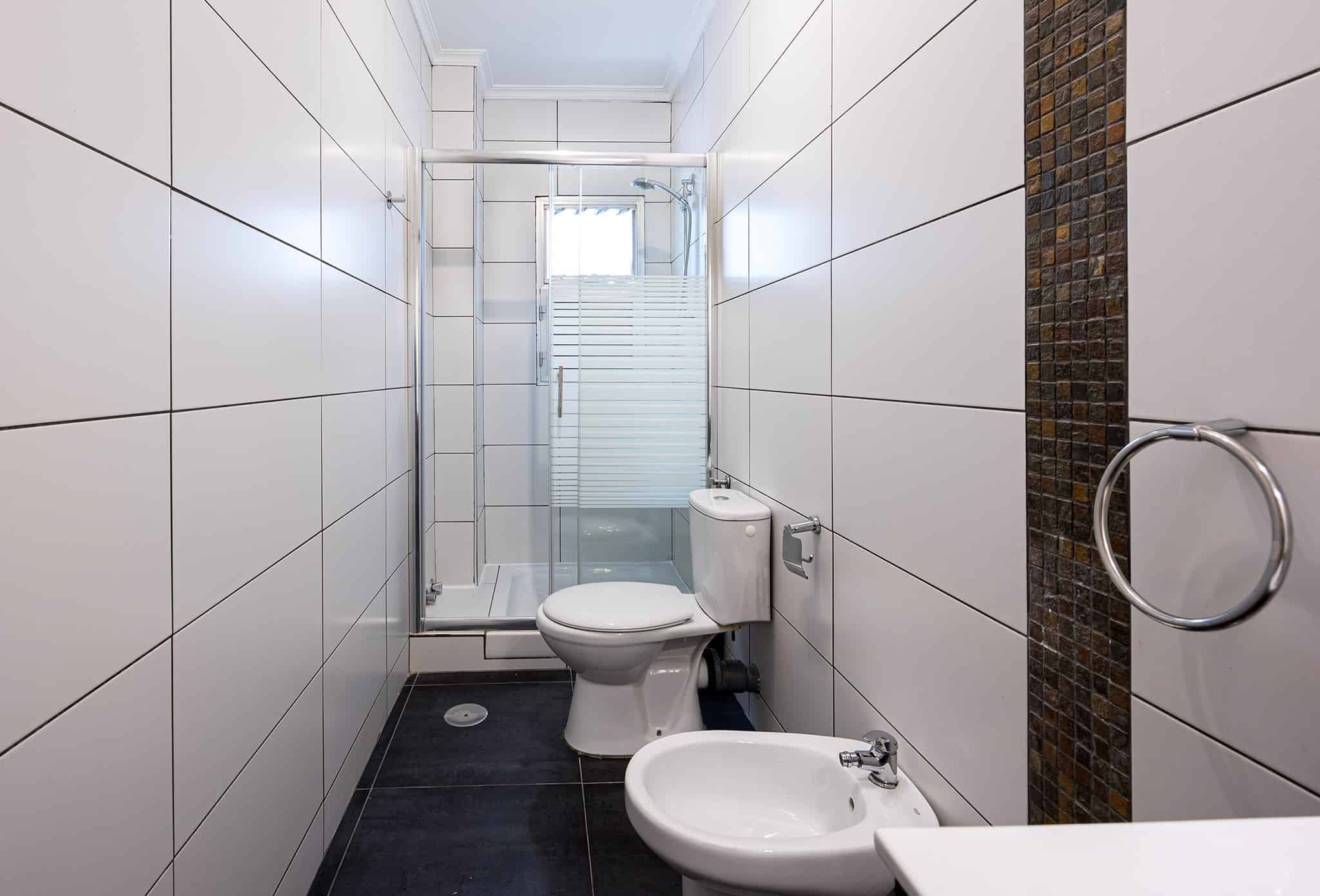 Cavanilles, Madrid - Madrid, Spain - Bathroom