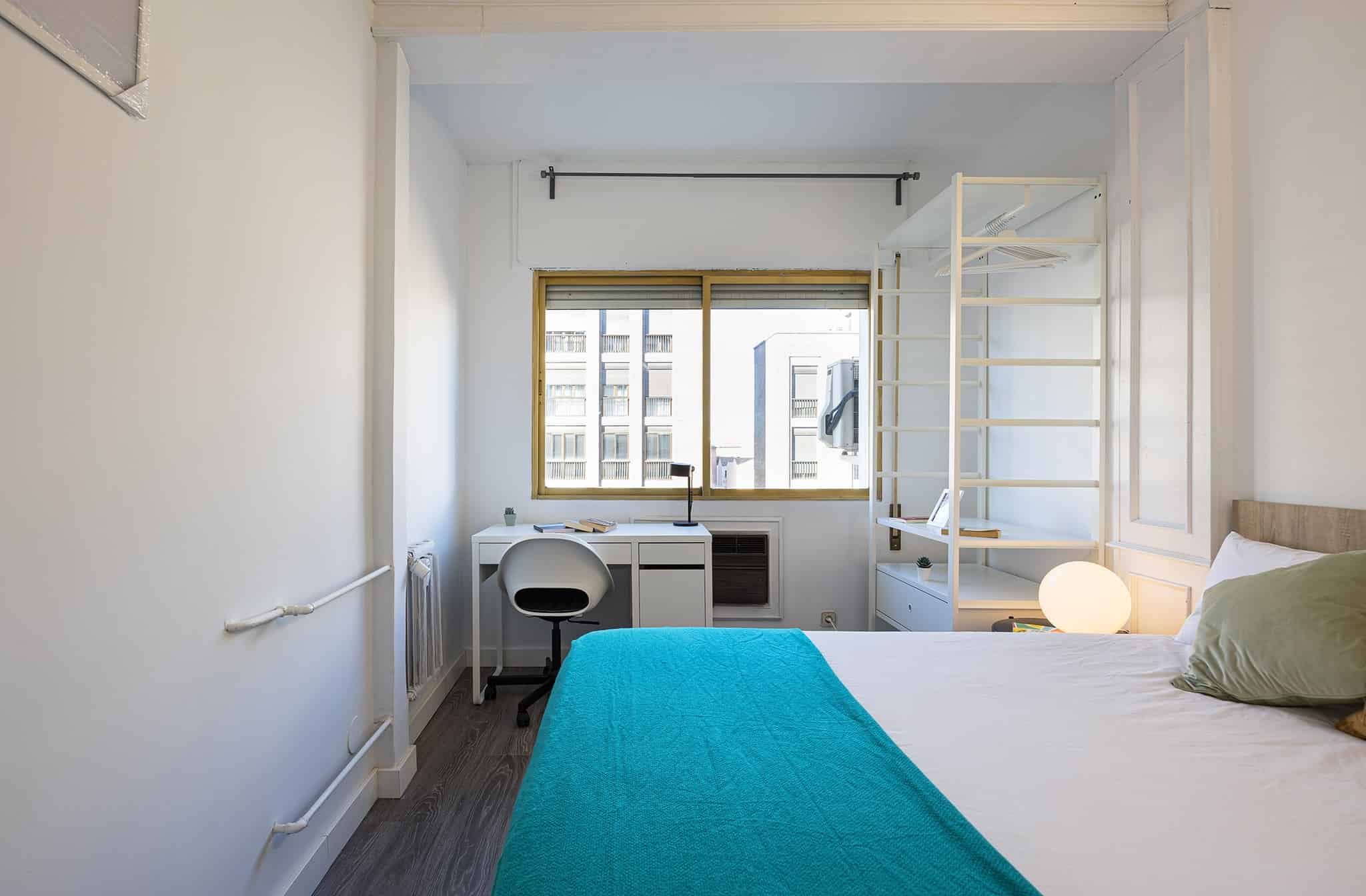 Bathroom?w=400&h=260&fit=crop&q=40&auto=format&trim=auto