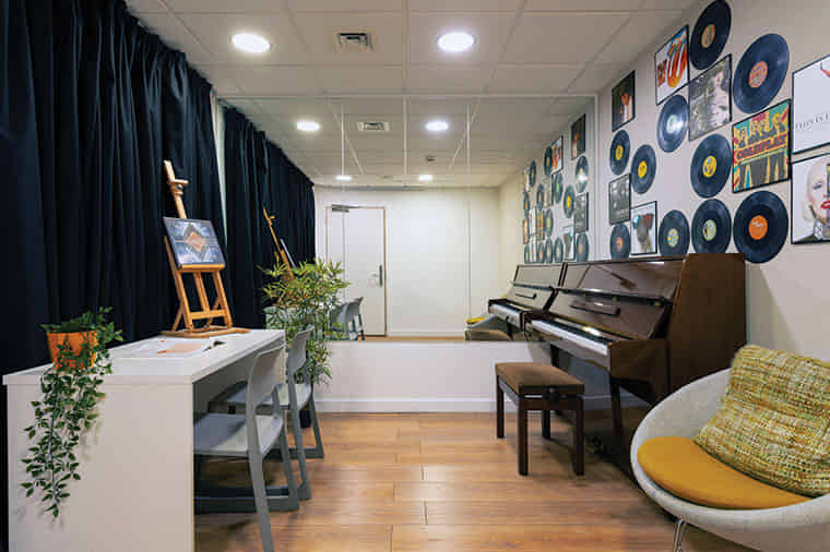 LST Drapery Place, London image 8