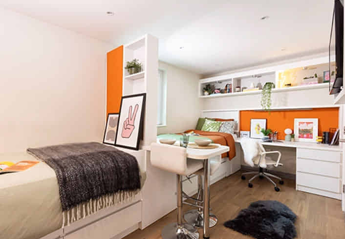 Exterior?w=400&h=260&fit=crop&q=40&auto=format&trim=auto