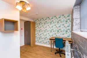 Exterior?w=400&h=260&fit=crop&q=40&auto=format&trim=auto