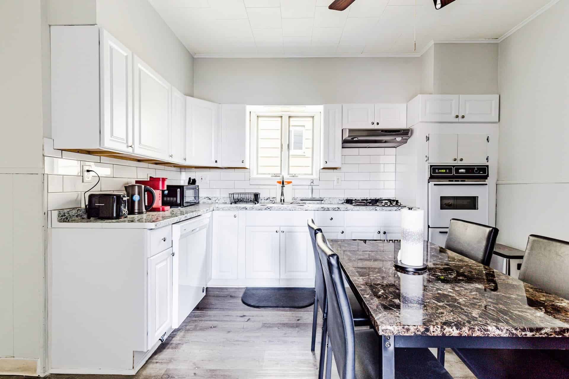 ?w=400&h=260&fit=crop&q=40&auto=format&trim=auto