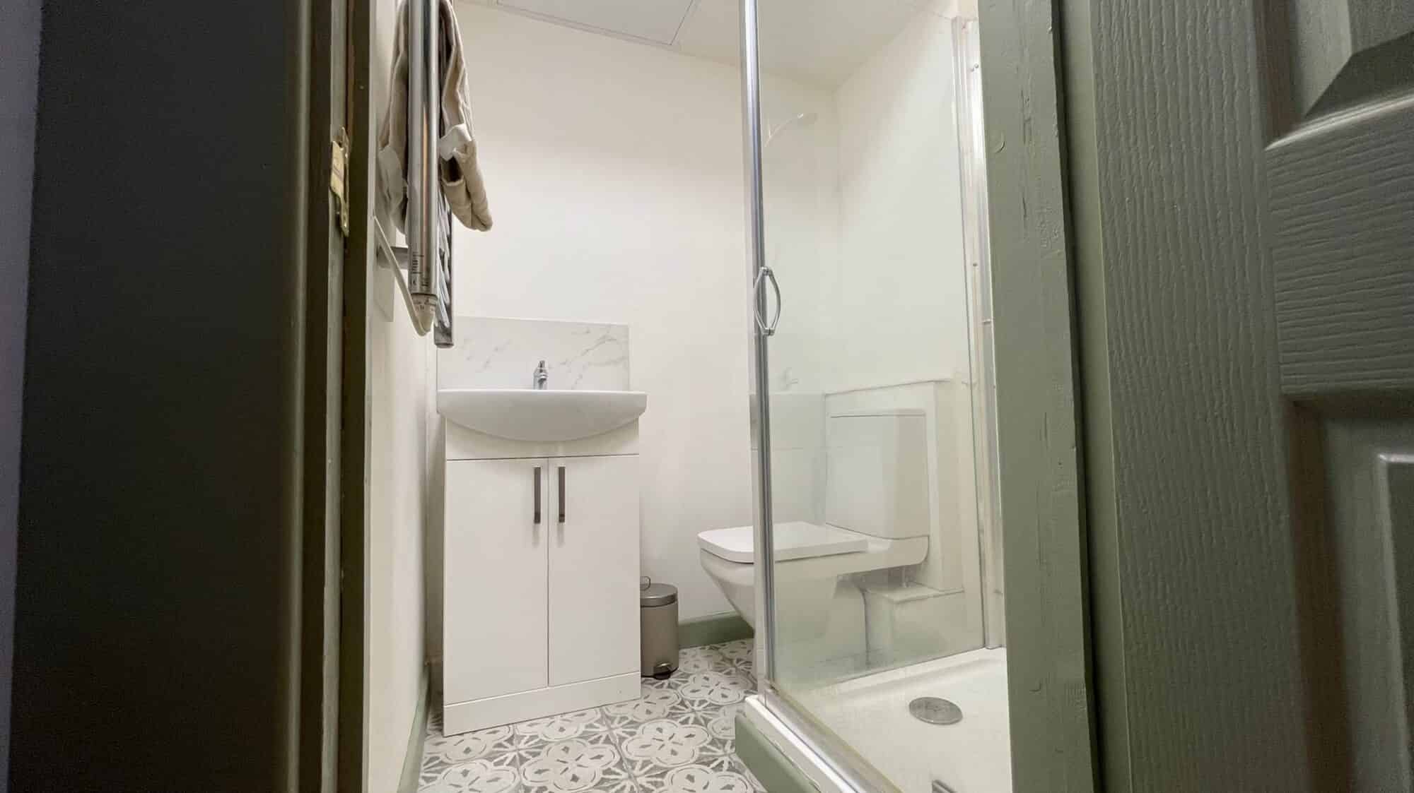 Princes Road, Liverpool - Liverpool, England, United Kingdom - Bedroom 1 - Bathroom