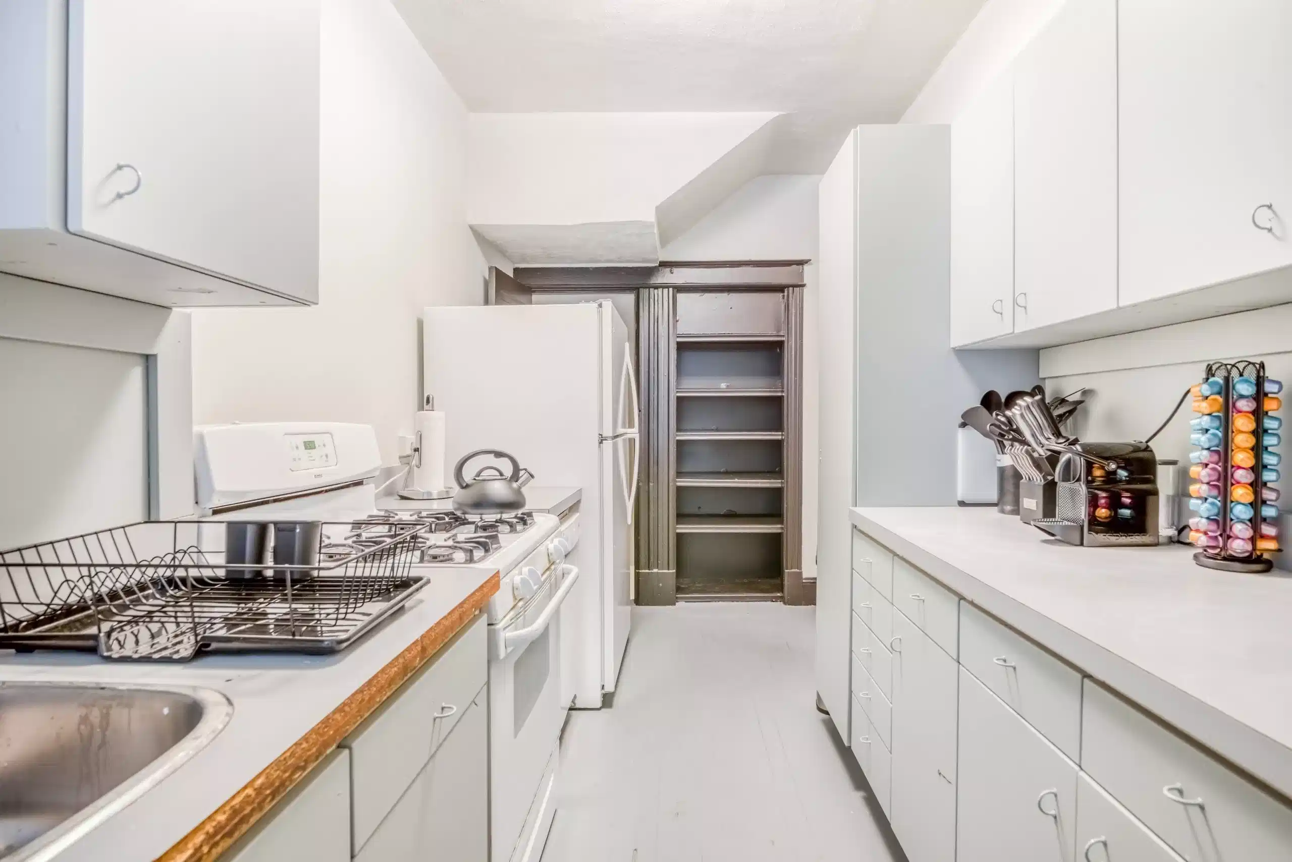 Exterior?w=400&h=260&fit=crop&q=40&auto=format&trim=auto