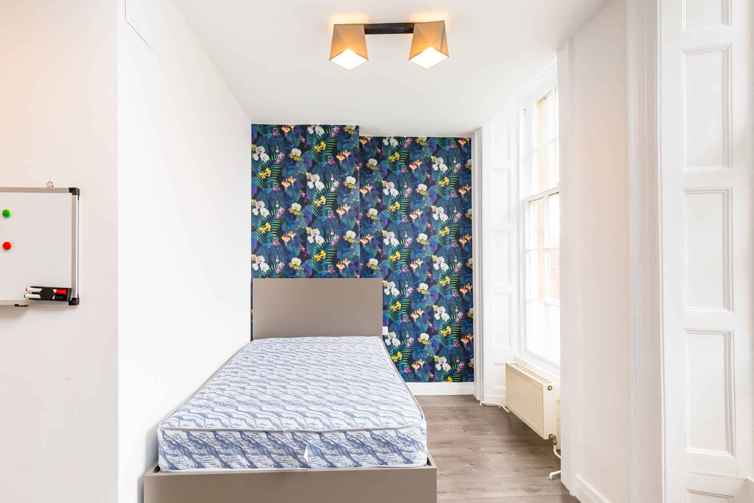 Common Area?w=400&h=260&fit=crop&q=40&auto=format&trim=auto