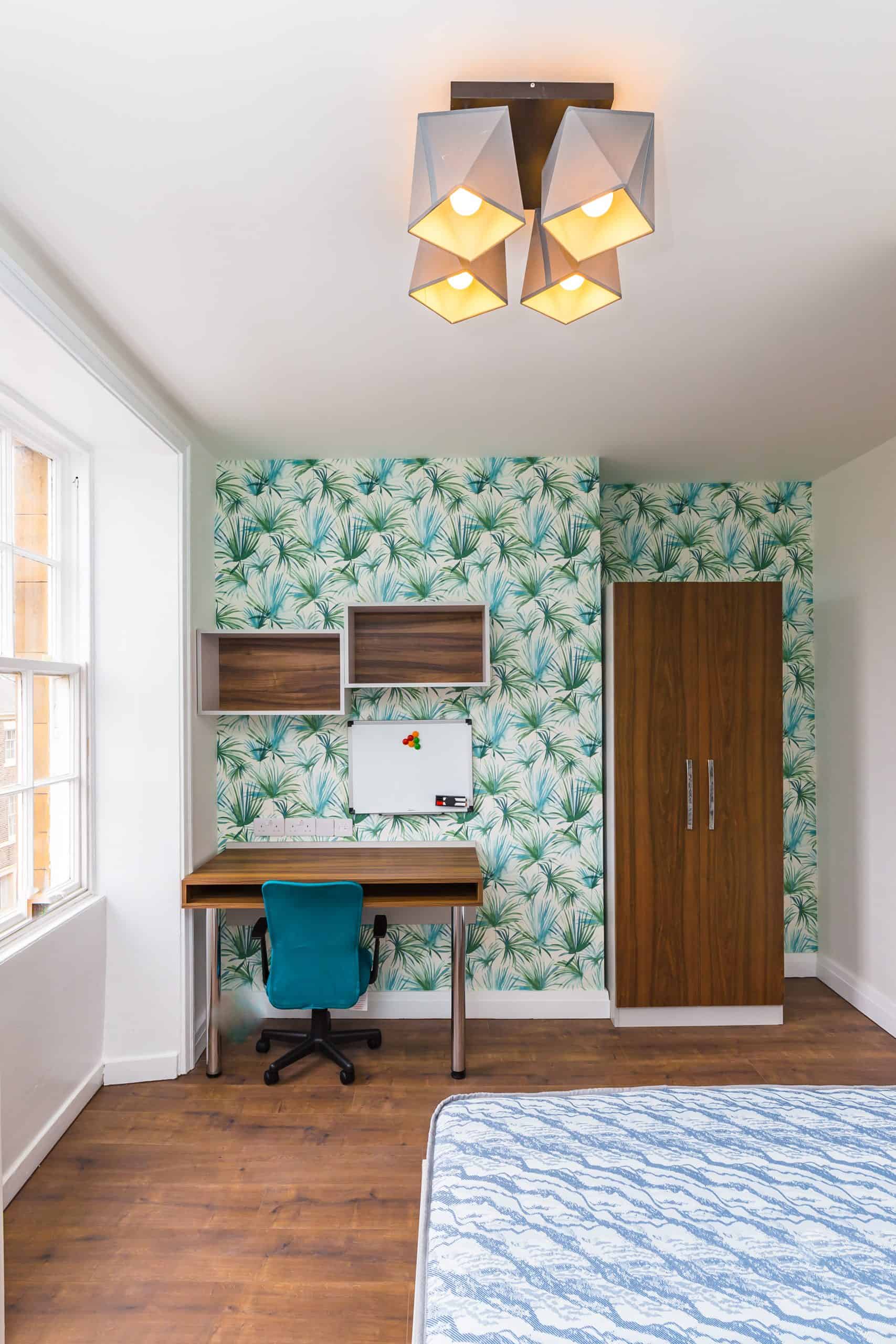 Exterior?w=400&h=260&fit=crop&q=40&auto=format&trim=auto