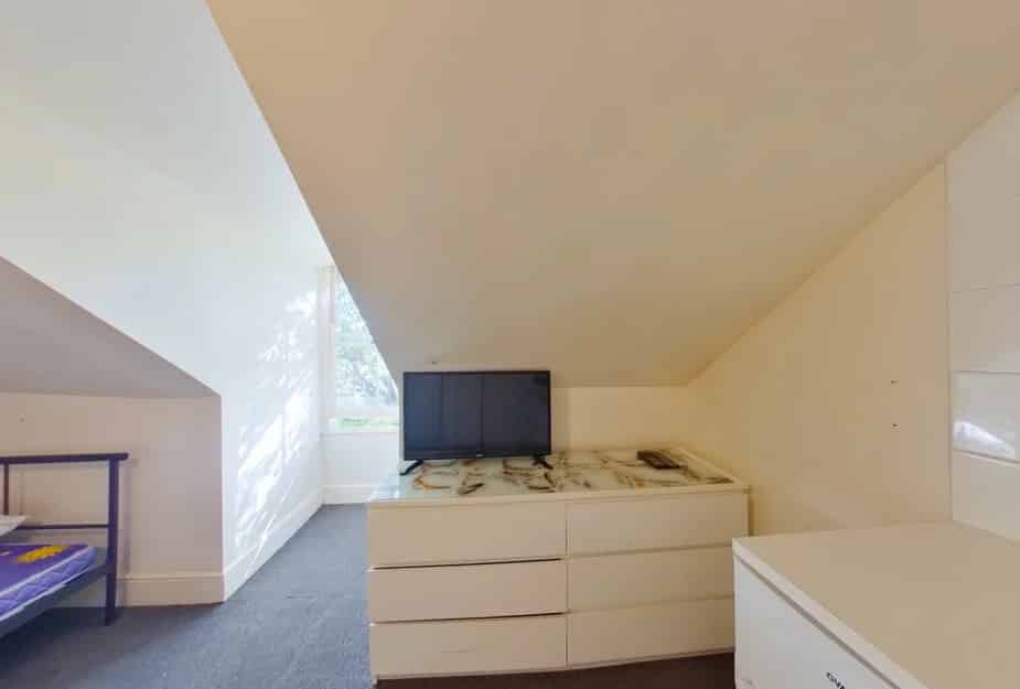 Common Area?w=400&h=260&fit=crop&q=40&auto=format&trim=auto