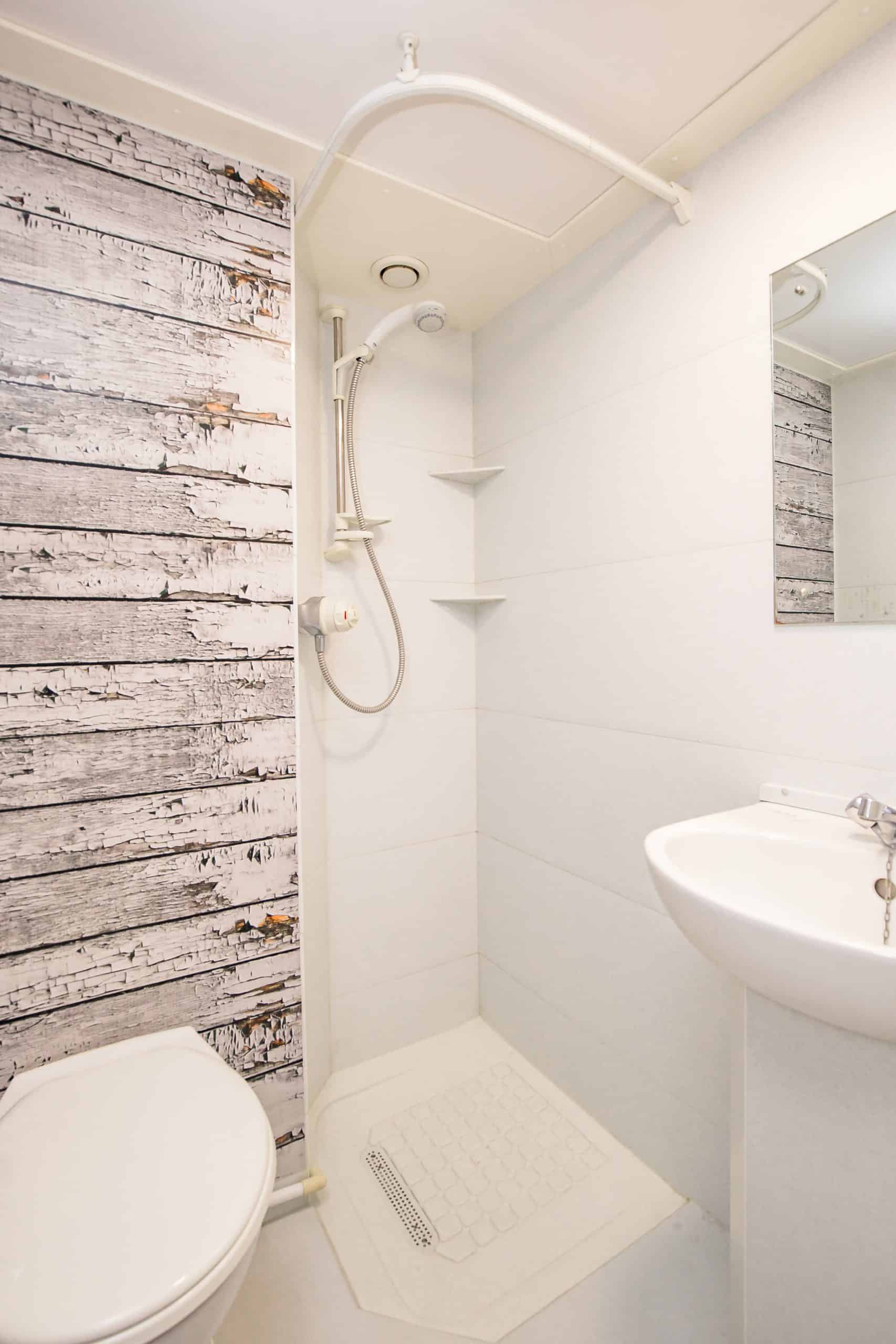 Common Area?w=400&h=260&fit=crop&q=40&auto=format&trim=auto