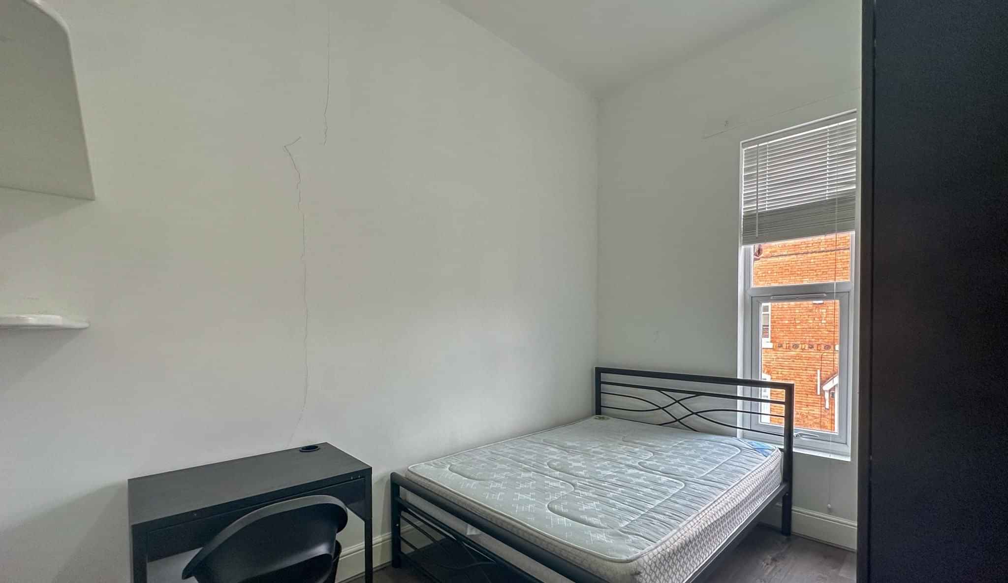 Common Area?w=400&h=260&fit=crop&q=40&auto=format&trim=auto