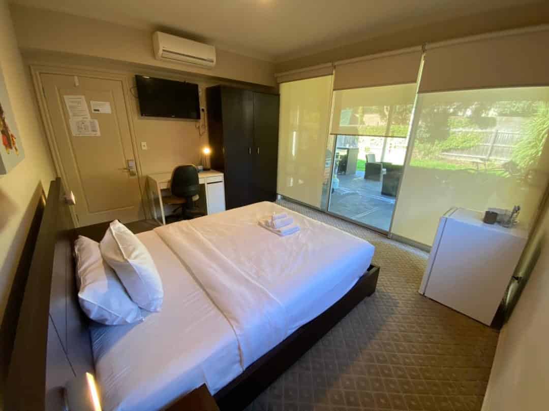 Common Area?w=400&h=260&fit=crop&q=40&auto=format&trim=auto