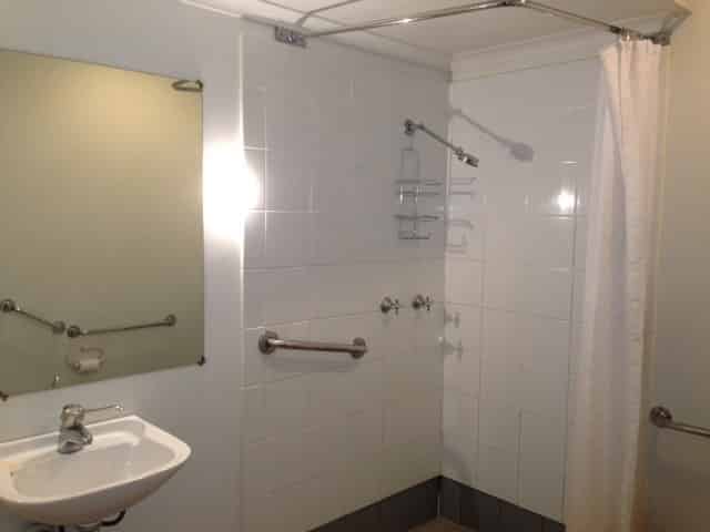 Common Area?w=400&h=260&fit=crop&q=40&auto=format&trim=auto