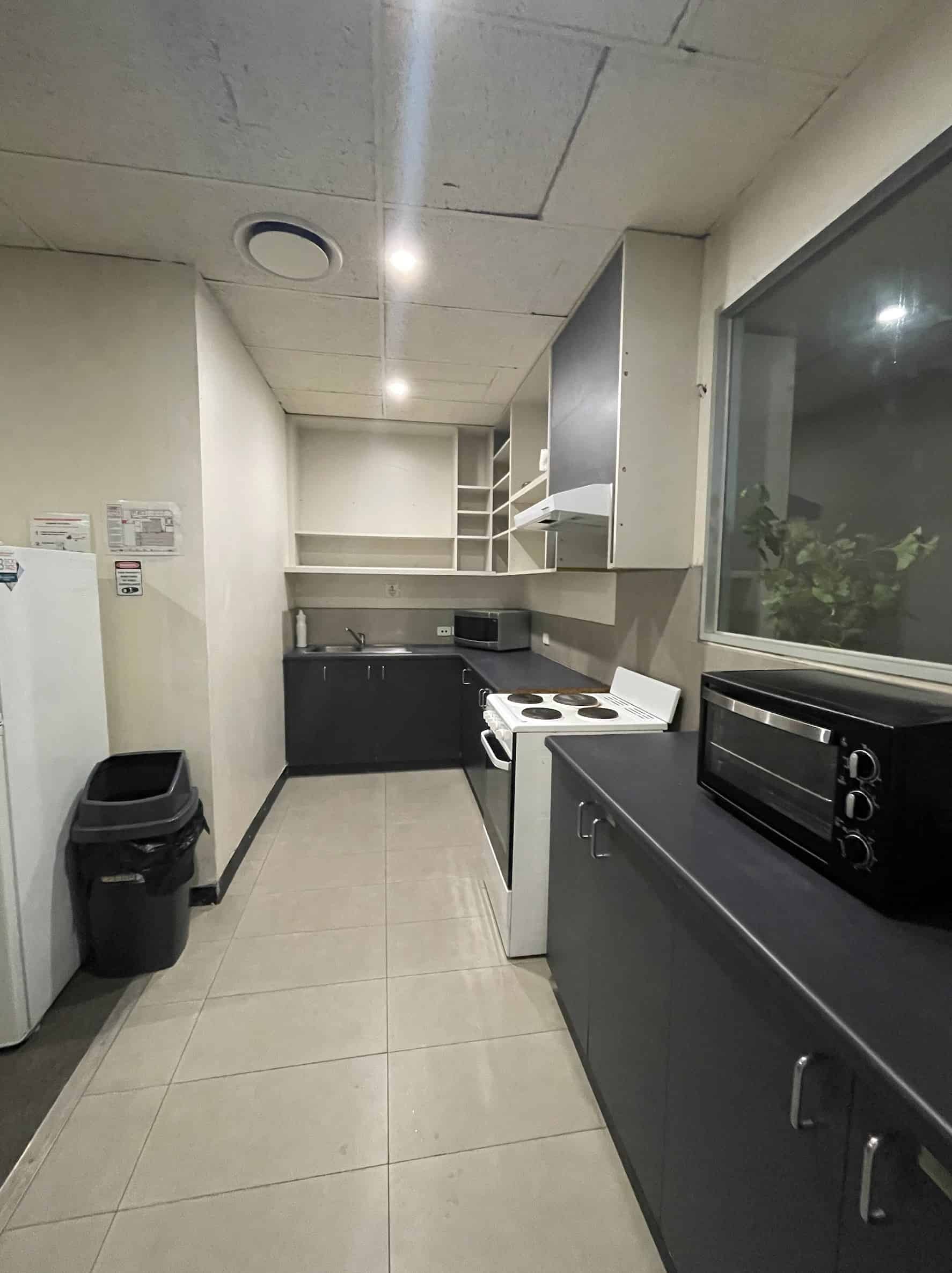 Common Area?w=400&h=260&fit=crop&q=40&auto=format&trim=auto