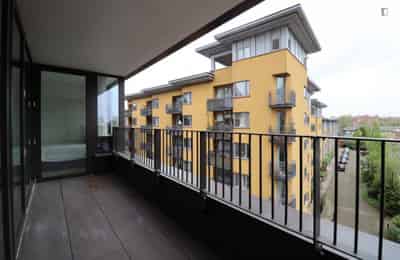Amenities?w=400&h=260&fit=crop&q=40&auto=format&trim=auto